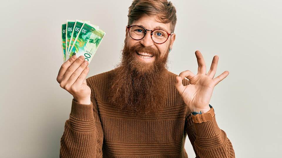 a bearded man with a beard showing his passive income.